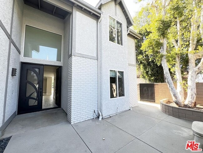 Photo - 10758 Cozycroft Ave