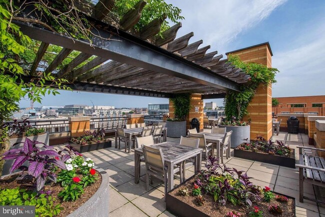 Building Photo - 400 Massachusetts Ave NW Unit 1009