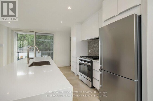 Photo - 14B Chapleau Ave