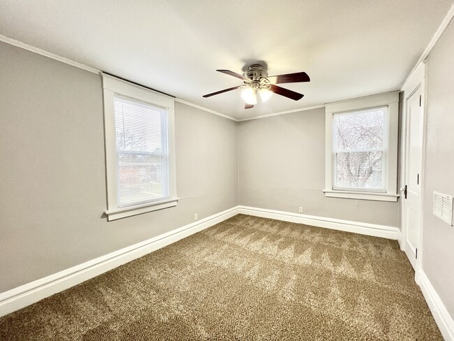 Photo - 509 E Milwaukee St Unidad 3