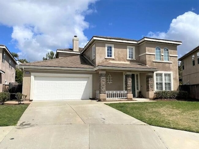Building Photo - Beautiful Family Home With Pool