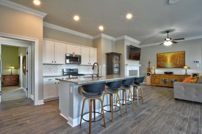 6151 Lake Edge Dr