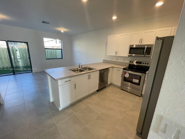 Photo - 805 NE 211th St