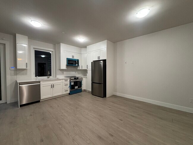 Photo - 629 4th St E