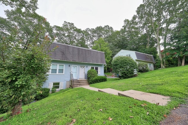 Building Photo - 146 Macarthur Dr Unit 2B Rental