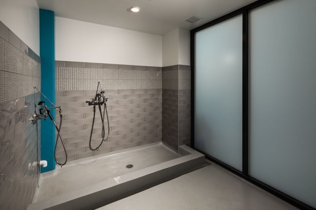 Pierside South apartments — community photo