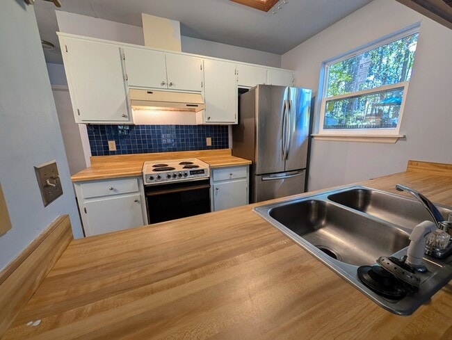 Photo - 151 Parkbrook Cir