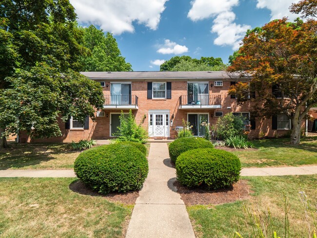 Jamestown Manor - Jamestown Manor Apartments