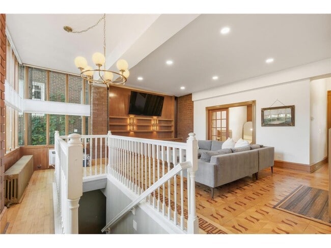 Building Photo - 2701 DuPont Ave S Unit 1