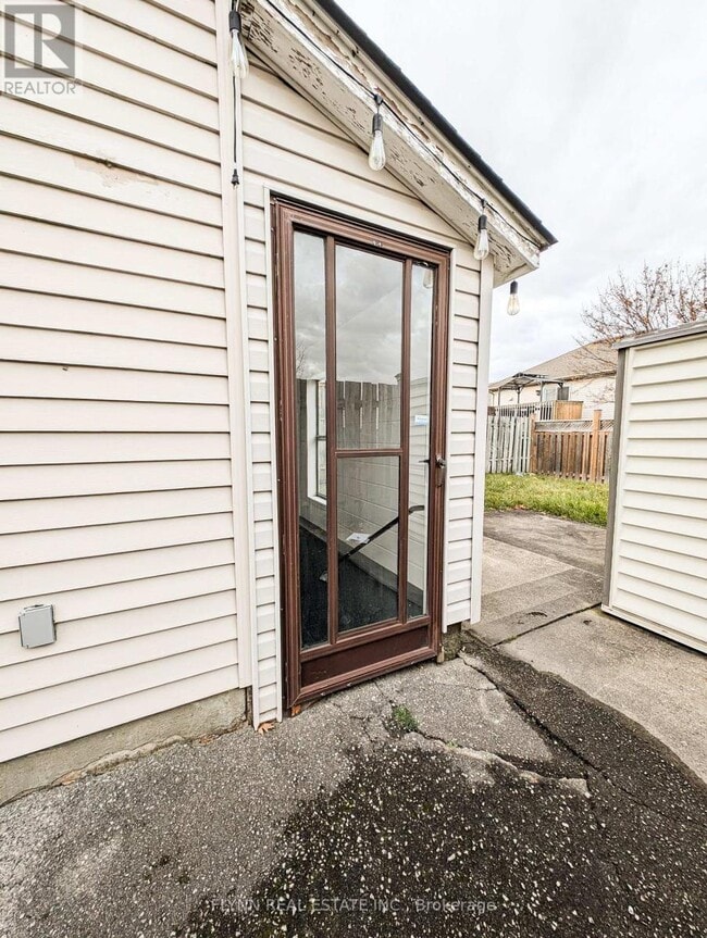 Photo - 164 Windsor St