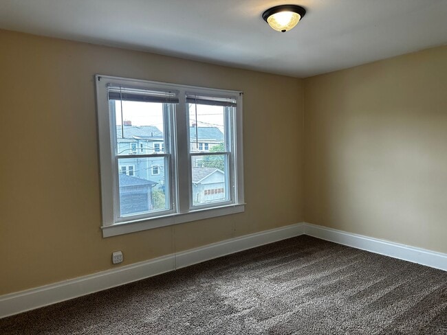 Photo - 547 E Deshler Ave