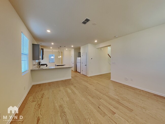 Photo - 1568 Banham Dr