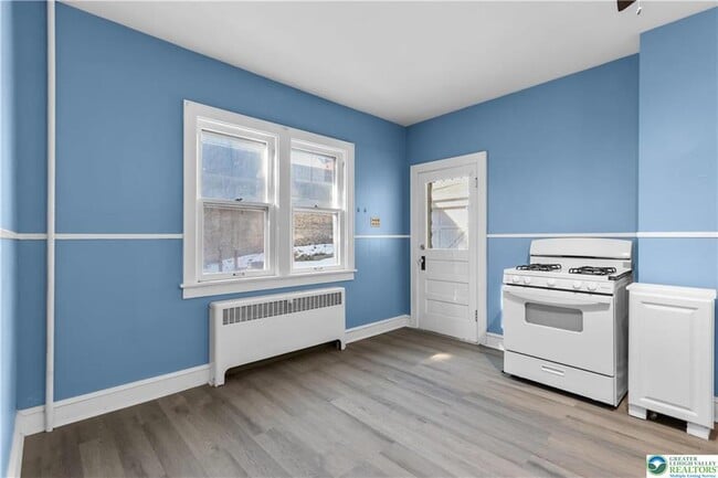 Photo - 746 N Washington St