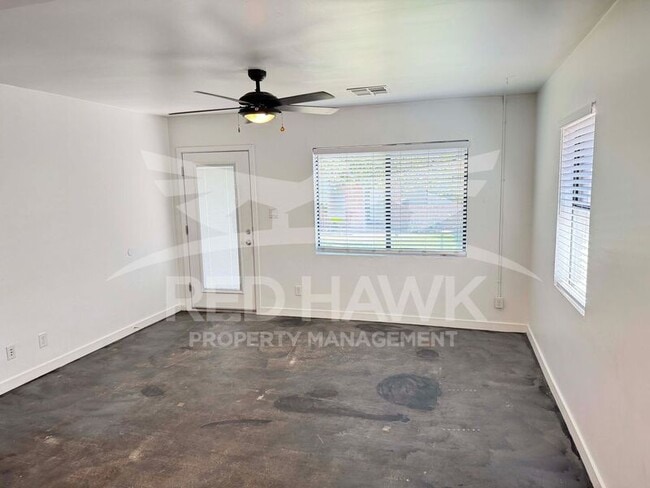 319 W Highland Ave