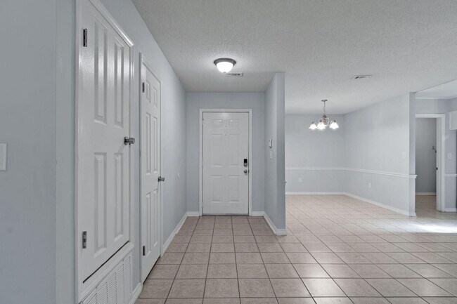 Photo - 502 Krest Dr