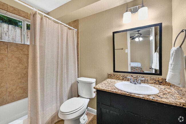 1 habitación, 1 baño - 975 pies cuadrados - Baño - The Grove at 43rd