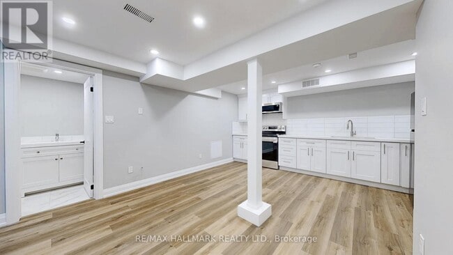 Photo - 6384 Plowmans Heath