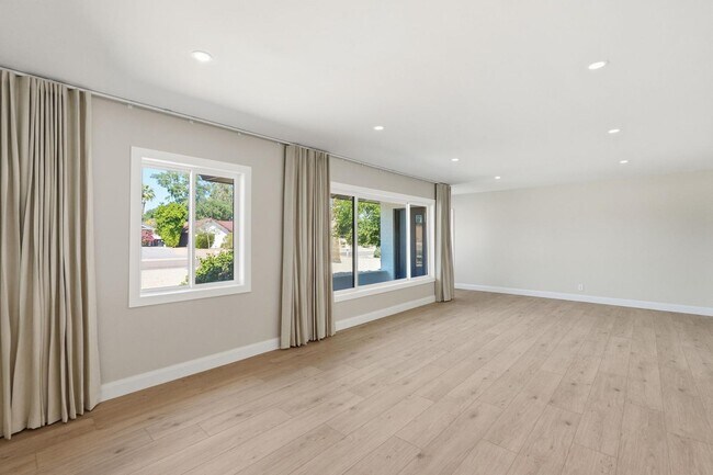 Photo - 6819 E Paradise Pkwy