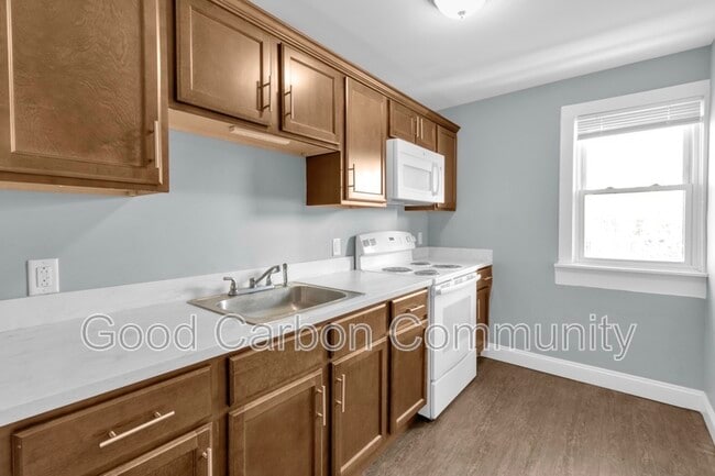 Building Photo - 618 Elmwood Ave Unit 9