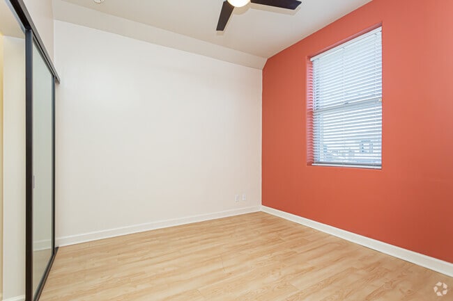 1 BR, 1 BA - 600 SF