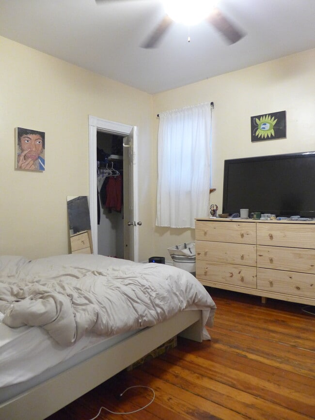 Photo - 826 Parker St