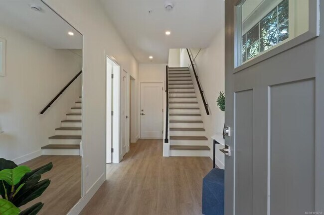 Photo - 2770 Vantilburg Crescent