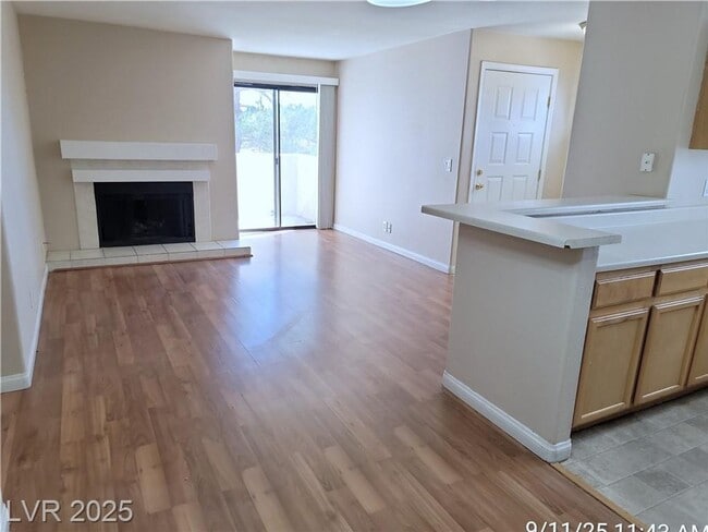 Photo - SE / SUNRISE MANOR 2ND FLOOR UNIT IN GATED...
