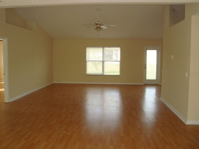 Photo - LARGE 3/2/2 WITH 2035 SQ. FEET OF LIVING S...