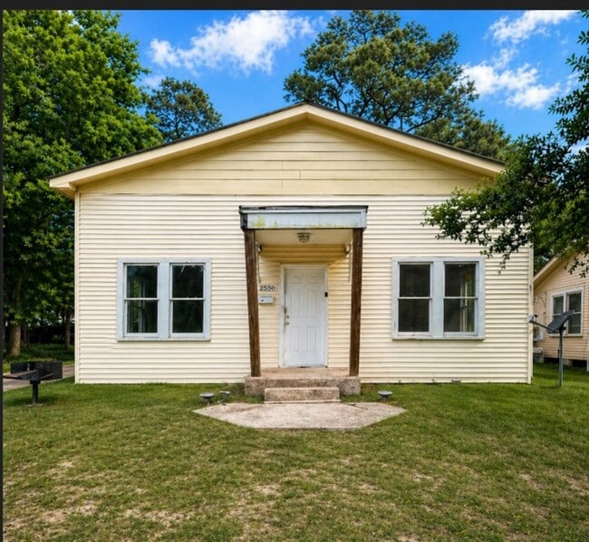 Building Photo - 2550 Pierce St