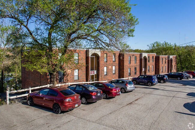 Photo - PINE VIEW APARTMENTS -- 059
