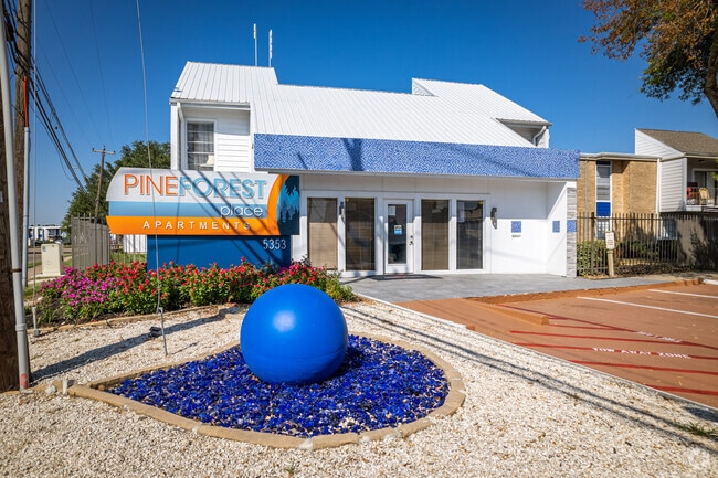 5353 Deep Forest Dr - Pine Forest Place