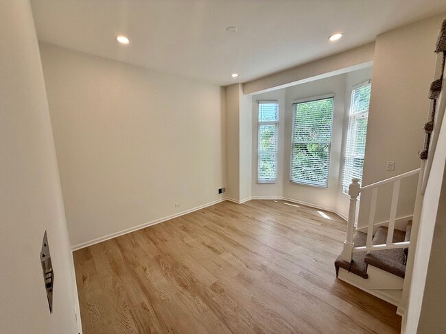 935-937 W Armitage Ave