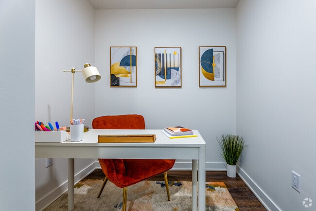 1BR + Den, 2BA - 734SF - Den