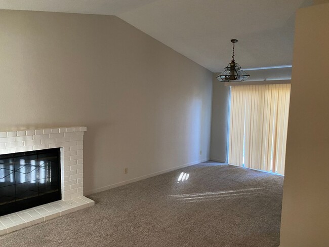 Photo - 369 Limerick Way