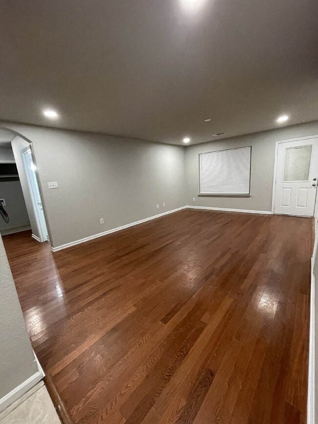 Photo - "Charming 3-Bed Home with Modern Touches & 2 Baths on Marion Street, Benton!"