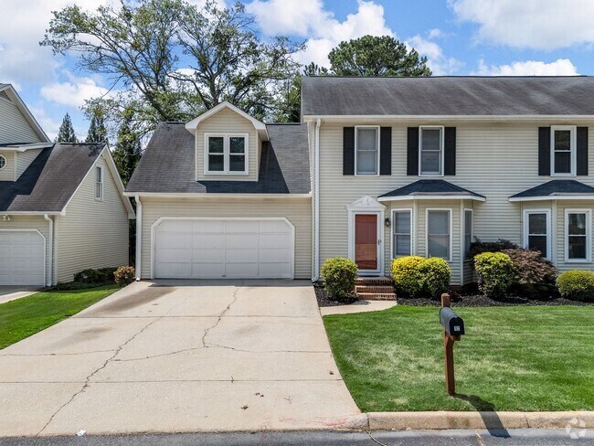 Building Photo - Cozy 3 Bedroom, 2.5 Bath Home with 2 Car G...