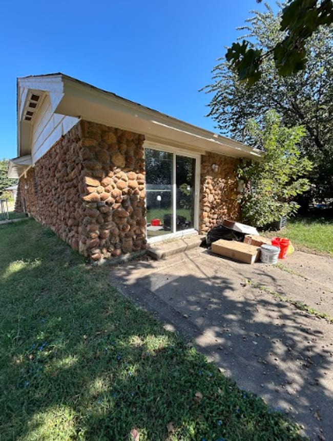 Photo - Charming 5 Bedroom Rent to Own Home!!