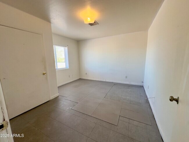 Photo - 1228 E Apache St