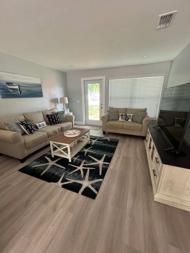 Photo - 40 SW Hideaway Pl