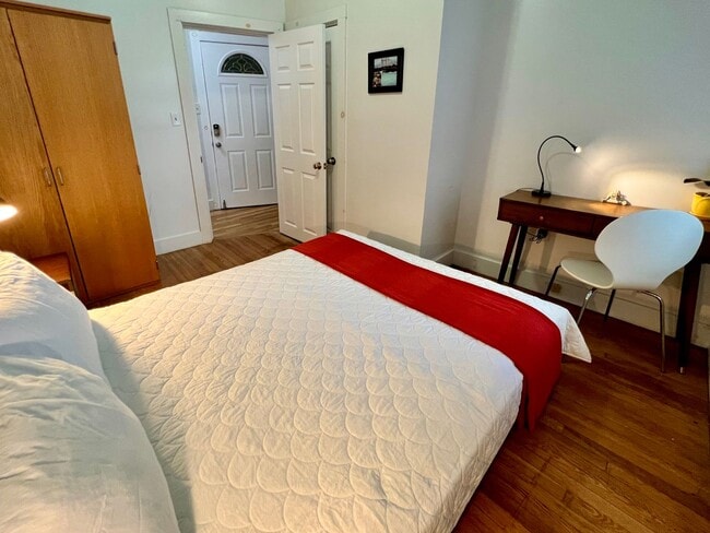 Building Photo - Modern 1-Bed in Mission Hill — All Utilities & WiFi Included!