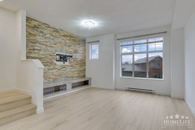 Photo - Stunning 4-Bed, 3-Bath Townhouse in Westerleigh — Modern, Spacious & Family Friendly Unit 49