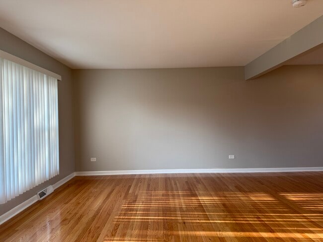 Photo - 16856 School St