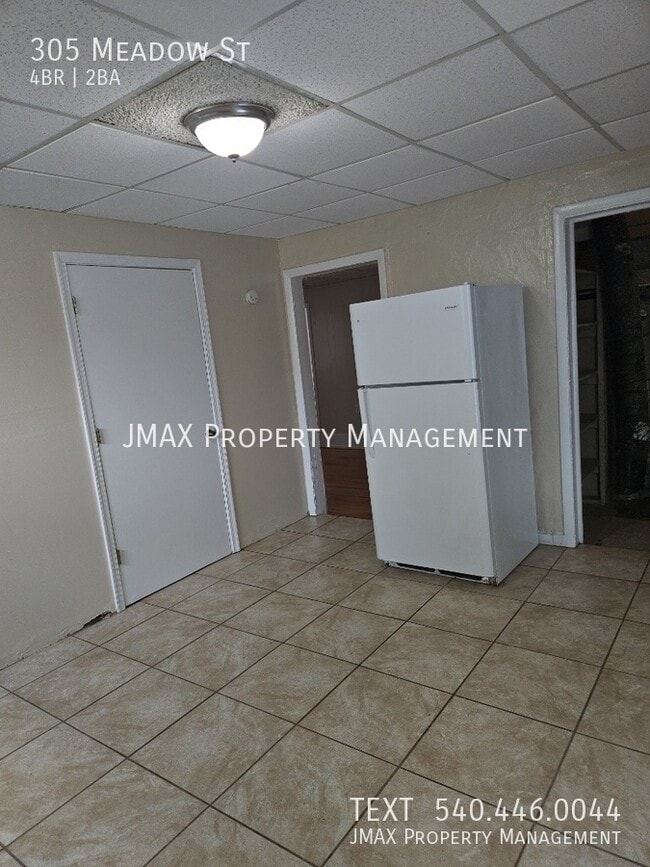 Photo - 305 Meadow St