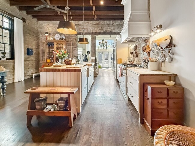 Photo - 1917 W Belmont Ave