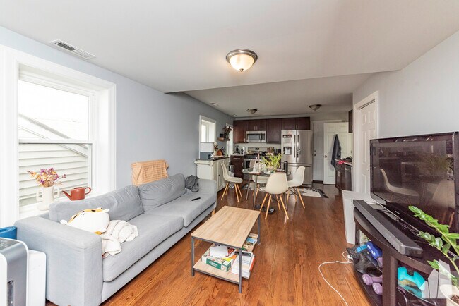 Photo - 2335 W Moffat St Unit 3