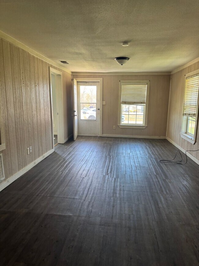 Photo - 2055 E Broadway Ave