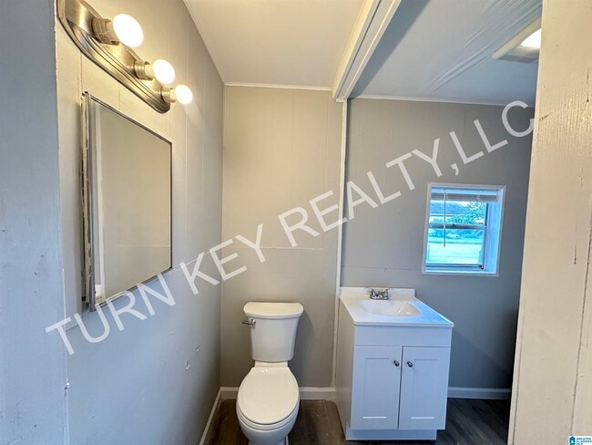 Photo - 719 16th St N