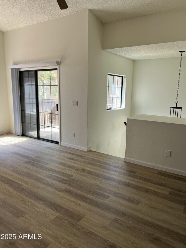 Photo - 925 N College Ave Unidad E217