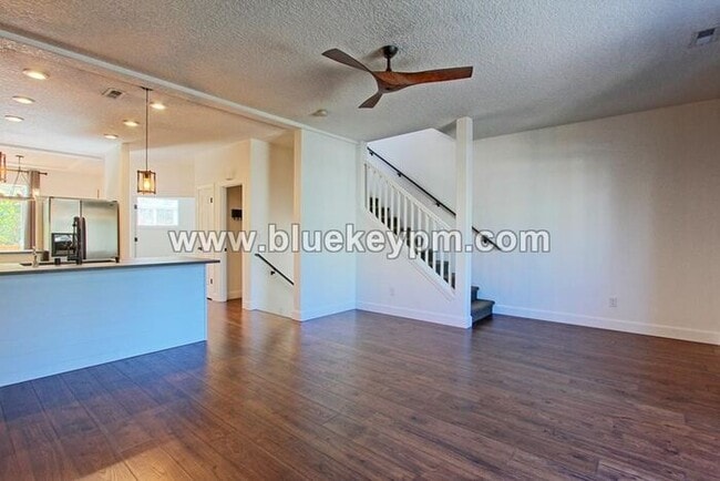 Photo - 3 Bed, 3.5 Baths Townhome With Garage Level Suite and Office Space