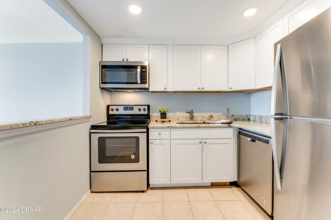 Photo - 925 N Halifax Ave Unit 410